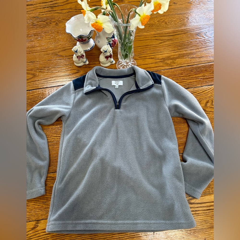 Crown & Ivy boys fleece zip pullover.  Gray. Good condition.  Size Small.